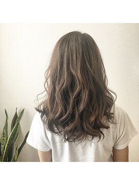 ルヴェール(Le Vert) 【外国人風】極細ハイライト×やわらかモノトーンアッシュ