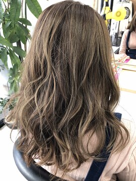 アオイ(AOI) 外国人風ハイライトカラー