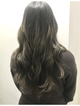 グロウ バイ フェイス(GLOW by face) チャコールグレー 透明感 ヨシンモリ こなれヘア かきあげロング