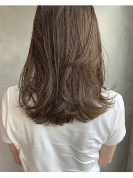 キチ(kichi.) [kichi.] レイヤーヘア×くすみベージュ