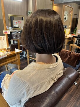 ニカ(NIKA) レディースオリーブカラーボブスタイル