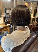 レディースオリーブカラーボブスタイル