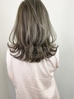 ウィークエンド(WEEKEND)&nbsp;レイヤーカット×アッシュカラー