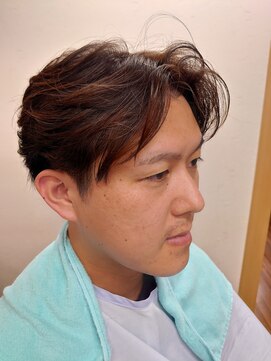 ヴェルデ シンバシ(VERDE SHINBASHI) アップバング センターパート マッシュ ツーブロック フェード