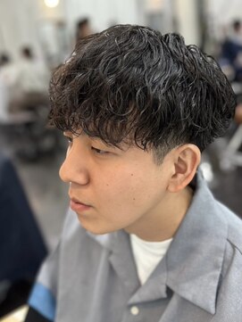 ナンバー ブラオ 名古屋栄(N° blao) メンズカット ツイストスパイラルパーマ メンズ刈り上げ