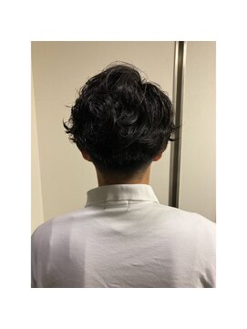 エルサフィロ キタハマ(el zafiro kitahama) 20×30×40代×メンズカット×強めパーマ×刈り上げスタイル