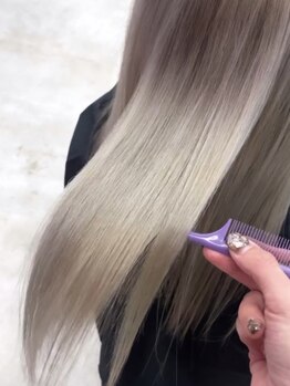 ロサ ファイブヘアー(Rosa..5Hair)の写真/お客様に合うトリートメントでダメージを補修し、髪の芯から輝く美髪に♪ハイトーンでも艶髪が叶う◎