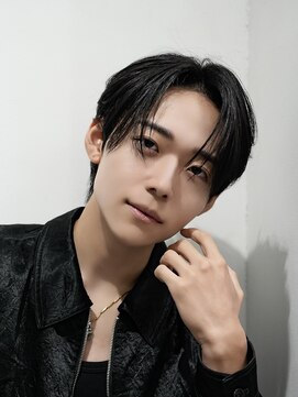 オーシャントーキョーウエスト 心斎橋 (OCEAN TOKYO WEST) メンズヘアセンターパート黒髪ショート