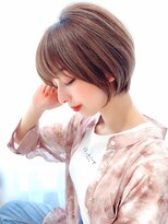 アイビー(Ivy) 後頭部に丸みを残したショートボブ
