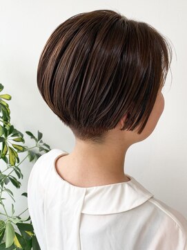 レイ(Lei) 《Lei浅井》刈り上げ×女性らしいミニマムボブ