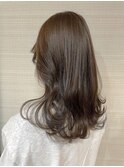 オリーブベージュ