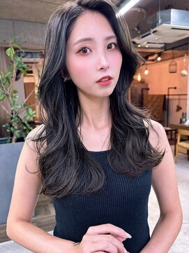 インビテーション(invitation) ダークカラー大人かわいいくびれヘア顔周りカットおくれ毛