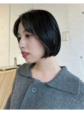 イロ(IRO) 黒髪ボブ