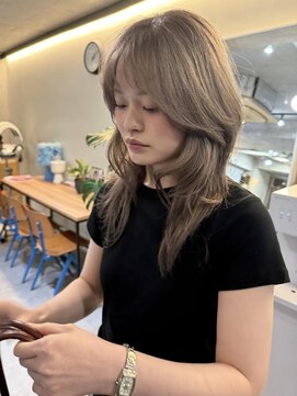 ナループロア ルームー(Nalu pu loa ROOMOO) レイヤーカット/ハイレイヤー/シルバーベージュ