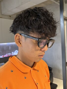 エリマ 調布(elima) 波巻きパーマ縦落ちツイストスパイラル刈り上げマッシュ前下がり