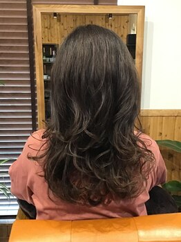 リュッゲヘアー(LYgge hair)の写真/【天然由来90％以上のダメージレスカラー】白髪を美しく。オゾンの力で気になる残臭もカットし、ツヤ髪へ♪