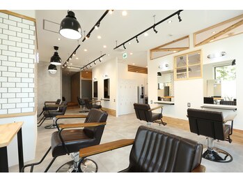 アグ ヘアー レイ 井尻店(Agu hair rei)の写真/お子様連れのご来店もOK◎忙しいママ・パパも、ご家族で通いやすいサロン♪