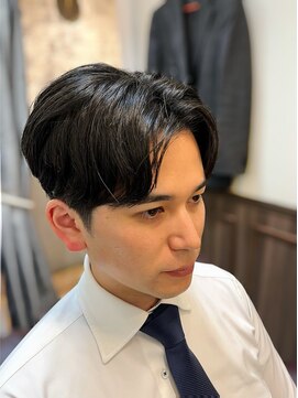 ミリオンバックス 上野(Million Bucks) ツーブロ/センターパート<理容室>[メンズ/シェービング/上野]