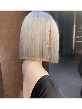 トニーアンドガイ 青山店(TONI & GUY) グレーベージュ × セミディボブ 大人ボブ ケアブリーチ