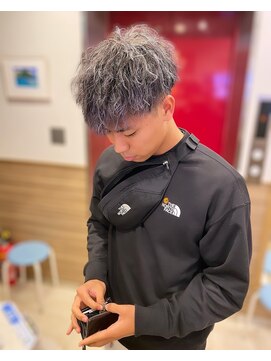 銀座マツナガ 神田店 メンズ無造作フェード束感ツイストスパイラルショートストリート