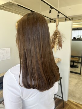 リジー(Litzy) アッシュベージュカラー×トリートメント《木寺樹莉》