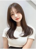 セミロング　レイヤーカット　顔周り　透明感　アッシュカラー