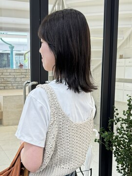 エブリ(evri) 「evri」ミディアム　外ハネ　レイヤーカット