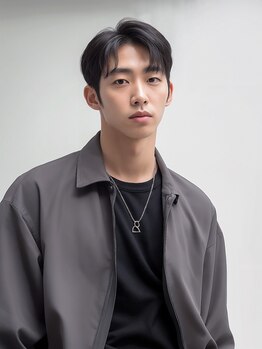 LIRA CUOREmen's/メンズ専門店/メンズ縮毛矯正/メンズパーマの写真/爽やかなメンズを作る！ビジネスOKの自然なパーマで、朝のセットも楽な大人男性スタイル