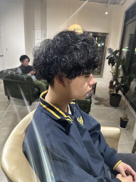 シラス(SiLasu) 癖毛を活かしたメンズマッシュ