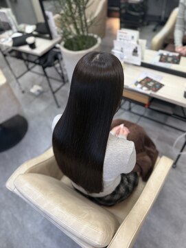 シシ 新宿(She 2.) 髪質改善/縮毛矯正/カラー/トリートメント/韓国/艶髪/艶感