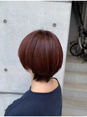ショートヘア × ワインレッドカラー