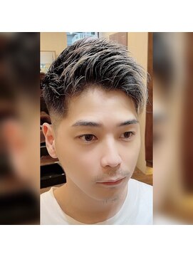 ドゥークス(Douxx) 外国人風フェードカット