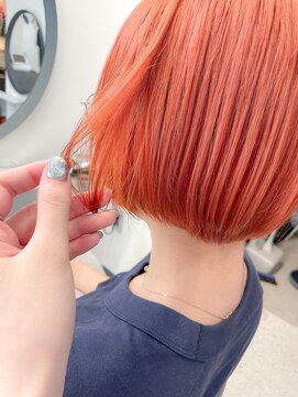 ヒビヲ(HIBIO) ダブルカラーピンクベージュピンクカラーケアブリーチミニボブ