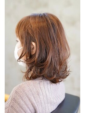 ポルム パプリカ(polum paprika) 大人可愛いミディアム顔まわりレイヤー柔らかオレンジ暖色カラー