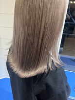 バズ(BUZZ)&nbsp;艶髪グレー/ミディアム