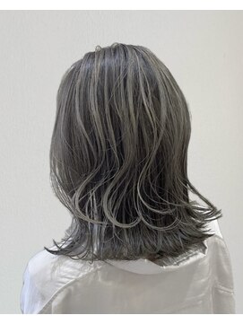 リズヘアー(RIZZ hair) ダークグレー_くびれ切りぱっなし◯ダブルカラー_柳田佑樹