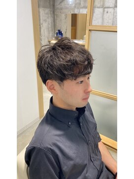 シロ(siro) 癖毛を活かしたふんわりマッシュ