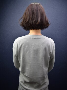 ヘアスタジオヘーフリヒ(HAIR STUDIO HoFLICH) 【カールで遊ぶ大人のショートスタイル】