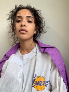 カフネ ジュントス ヨロ(Cafune' juntos YOLO) .ハードパーマのアレンジスタイル