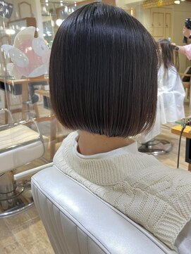 ネオリーブ チロル 横浜西口店(Neolive CiroL.) 丸みボブ  結べないボブ 切りっぱなし 横浜