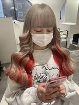 ハチ(HACHI)&nbsp;ビビットレッドのインナーエクステで推しカラー