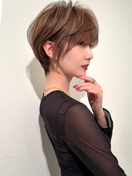アンド ストーリーズ(&STORIES) 30代/40代/50代・絶壁解消・小顔前下がりショートボブ【倉田】