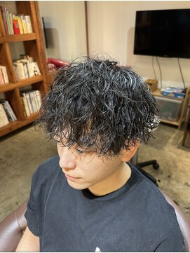 ビハインドザカーテン(BEHIND THE CURTAIN) パーマを活かしたカット、波巻き