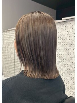 アコロン 武蔵小杉(acoron.) 肩ラインで扱いやすい、抜け感ミディ【新宿】