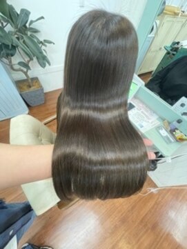 ルーシー ヘアアンドビューティー(Lucy Hair & Beauty) ６Gストレート