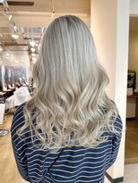 ブリッツレボルト(BLITZ R EVOLUT)&nbsp;ミルクティーブロンド　ブリーチ二回　ひろ