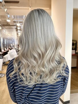 ブリッツレボルト(BLITZ R EVOLUT) ミルクティーブロンド　ブリーチ二回　ひろ