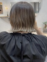 キビト(kibito)&nbsp;アッシュグラデーションカラー×切りっぱなしボブ