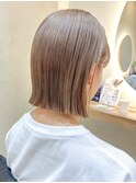 ショートボブハイトーンミルクティーベージュカラーダブルカラー