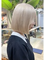 ホワイトベージュハイトーンカラーブロンドブリーチリタッチ